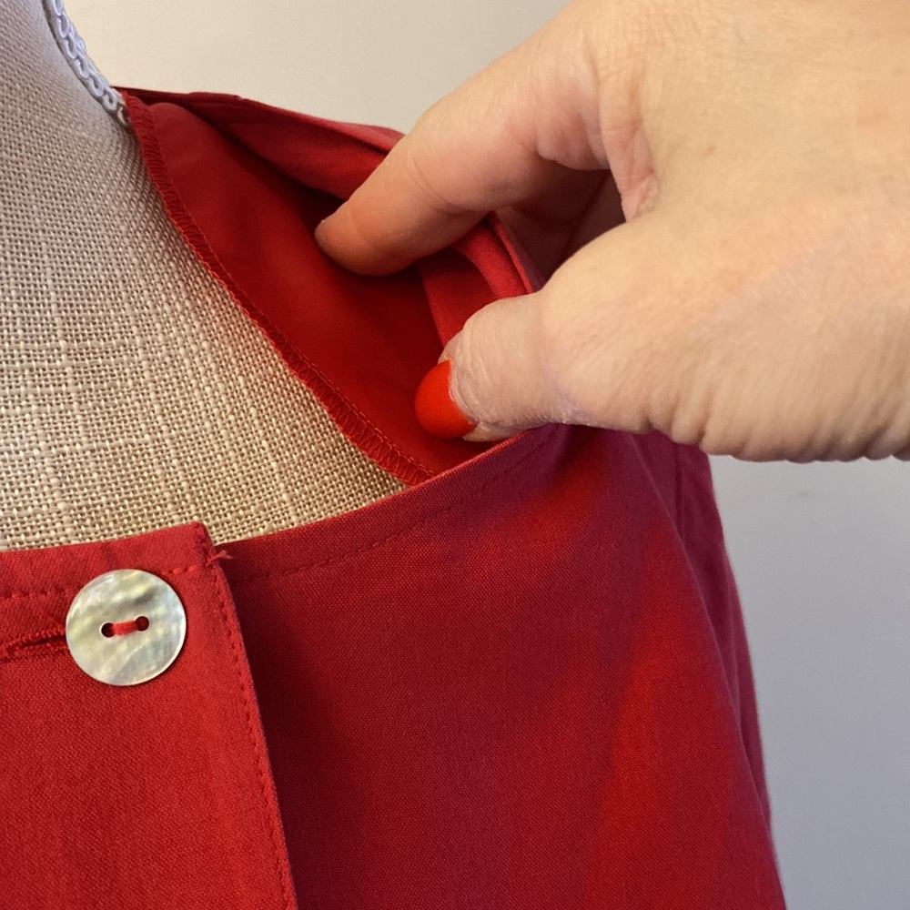 Anne Carson 100% silk women’s Red button down long sleeve shirt padded size M - Picture 7 of 12